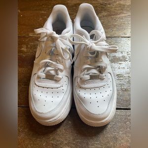 LIKE NEW NIKE AIRFORCE1’S. Size 7 youth but translates to size 8.5 womens